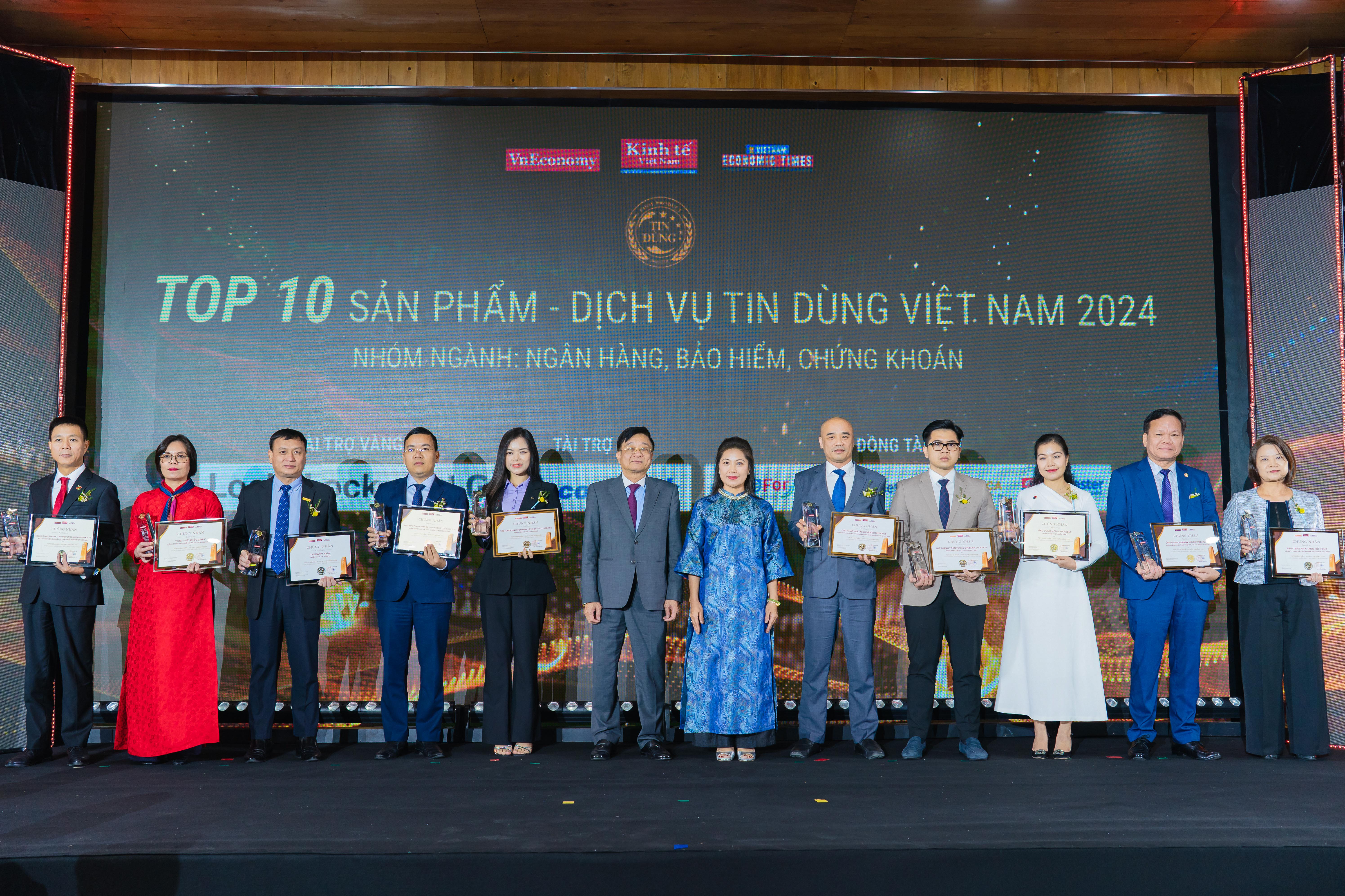 Vinh danh 10 sản phẩm – dịch vụ Ngân hàng, bảo hiểm, chứng khoán.