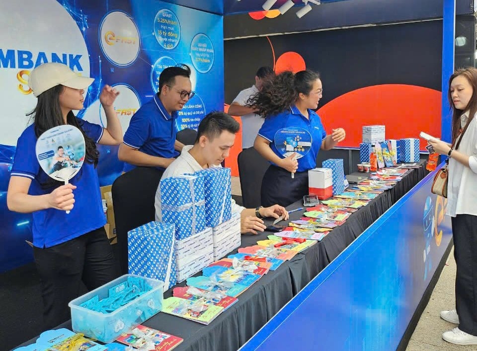 Sự hiện diện của Eximbank tại HOZO 2024 một lần nữa khẳng định vai trò quan trọng của ngân hàng trong việc thúc đẩy SMEs vươn xa.