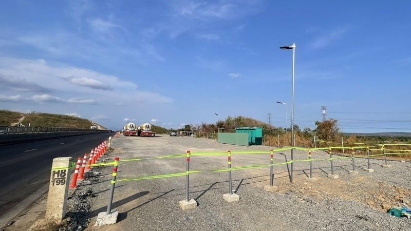 Transport minister asks to accelerate construction of rest stops along North-South Expressway
