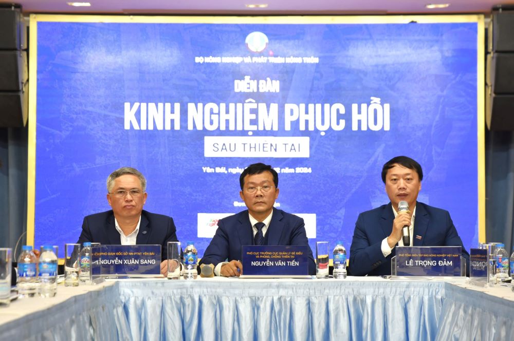 Các chủ toạ Diễn đàn.