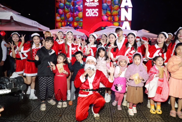 Chương trình “Vui cùng ông già Noel tặng quà” nằm trong khuôn khổ Lễ hội Đón Giáng sinh – Chào năm mới Đà Nẵng 2025.