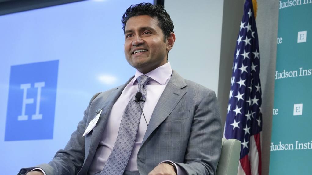 Ông Shyam Sankar, giám đốc công nghệ Palantir, tại hội thảo của Hudson Institute ngày 21/11 - Ảnh: Hudson Institute