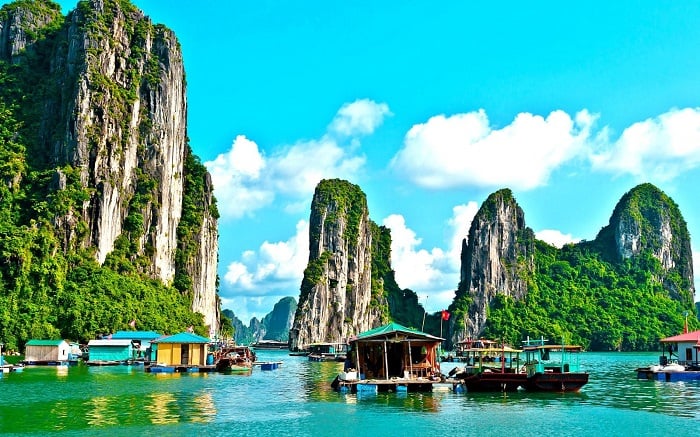 Vịnh Hạ Long - kỳ quan thiên nhiên của Việt Nam