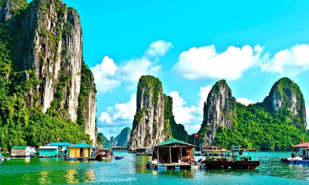Vịnh Hạ Long - kỳ quan thiên nhiên của Việt Nam