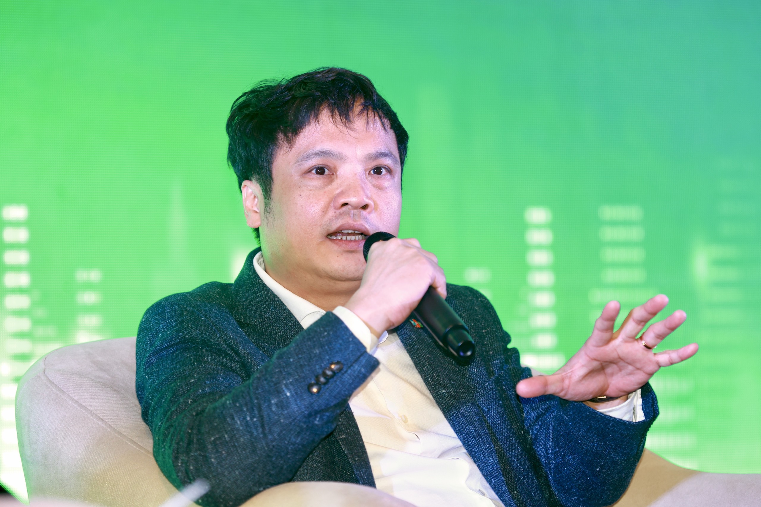 Ông Nguyễn Văn Khoa, Phó Chủ tịch Hội Doanh nhân trẻ Việt Nam, Tổng Giám đốc Tập đoàn FPT cho rằng nhân loại một lần nữa sẽ thay đổi bởi AI.