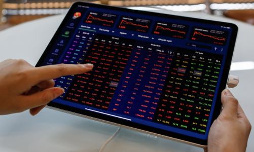 Vừa được dự báo lợi nhuận bùng nổ, vì đâu cổ phiếu bất động sản lại bay màu? 