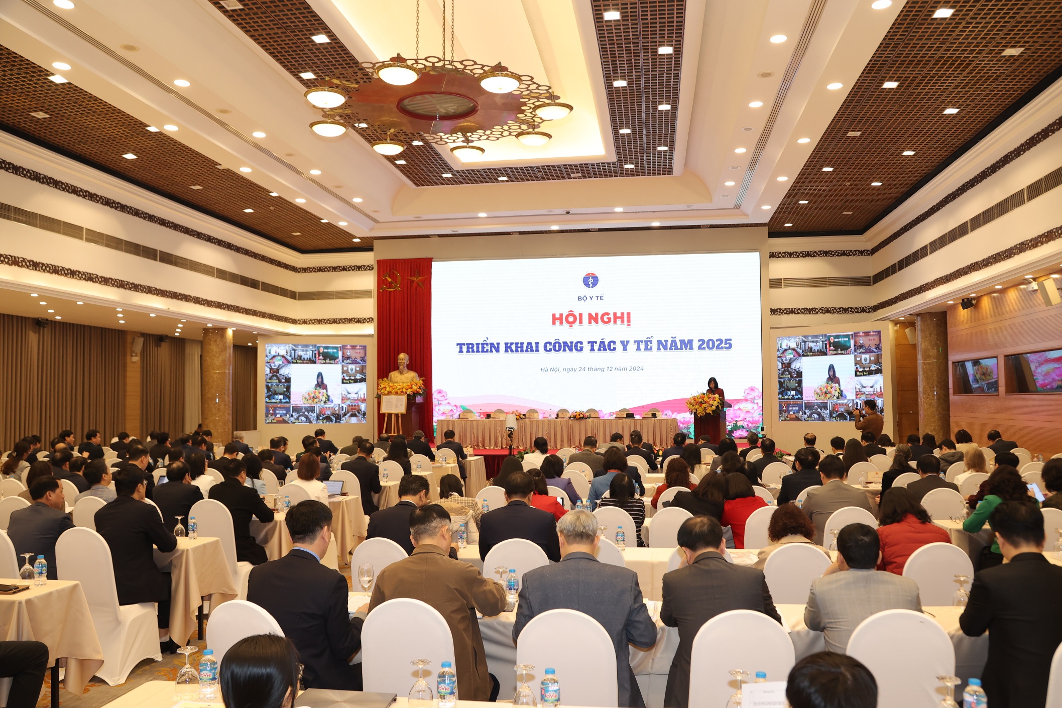 Toàn cảnh hội nghị.