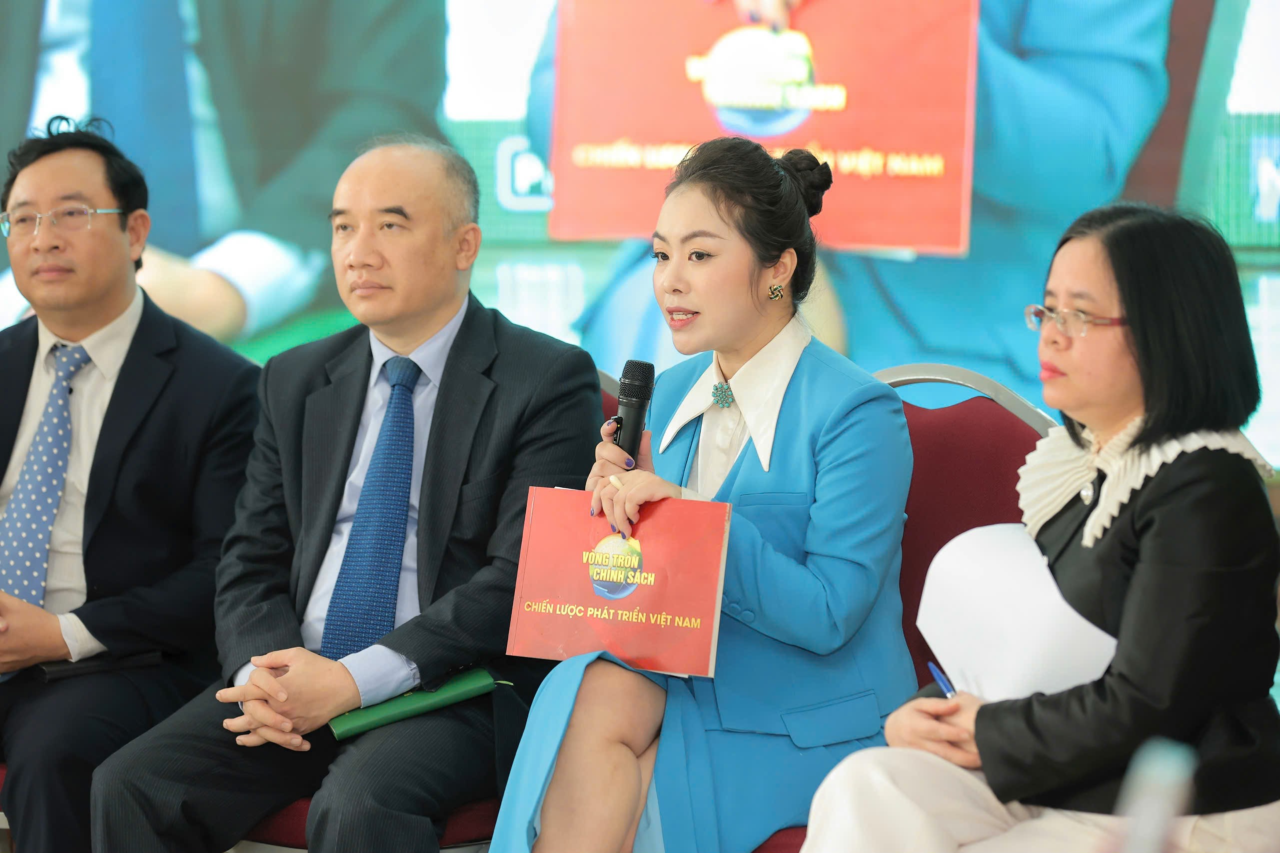 Các đại biểu tham gia thảo luận tại hội thảo.