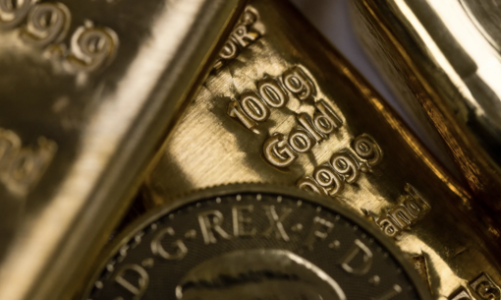 Tuyên bố của ông Trump đẩy giá vàng lên sát kỷ lục