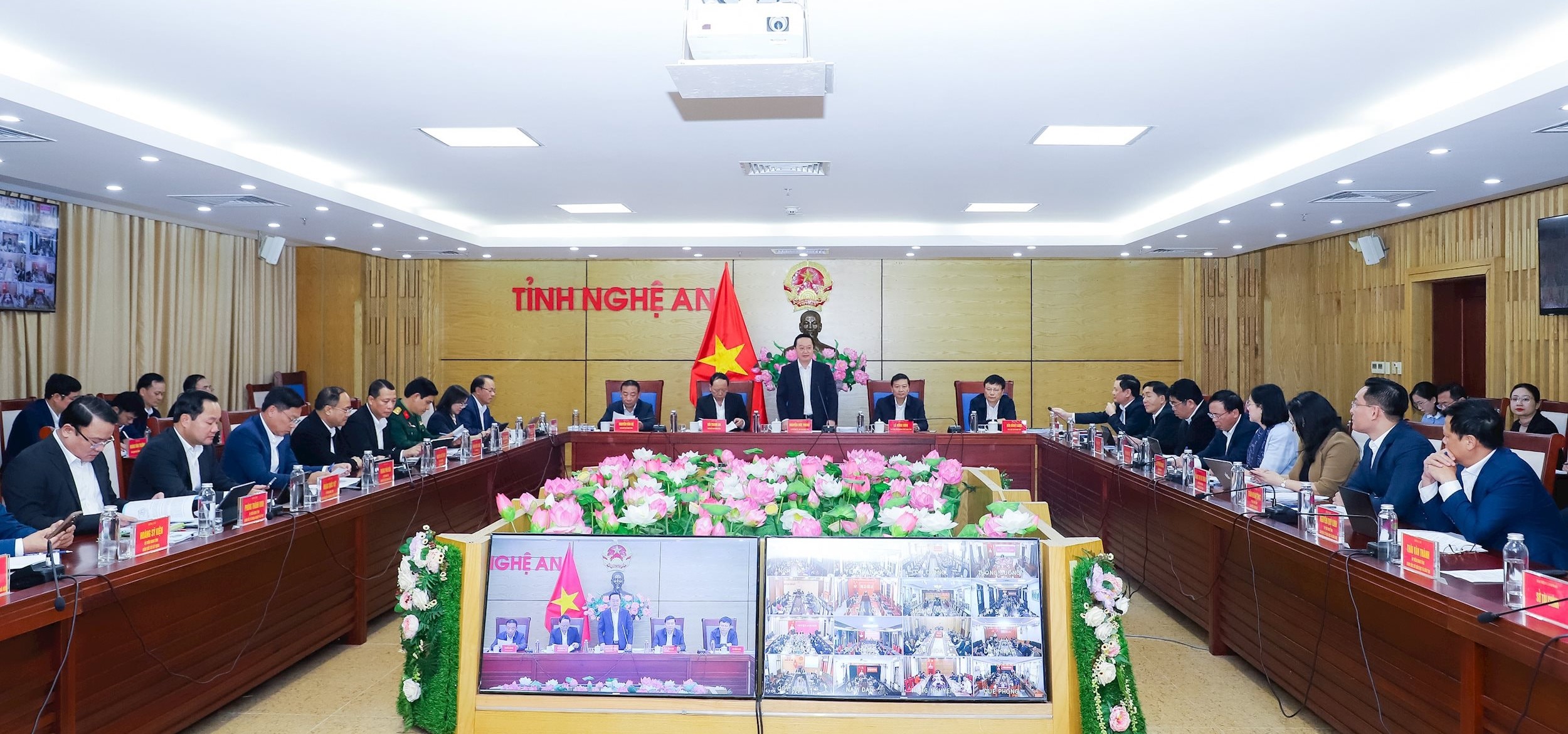 Toàn cảnh phiên họp. Ảnh Phạm Bằng