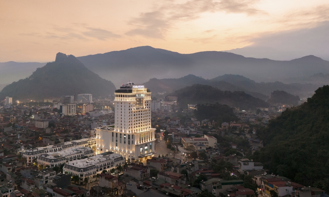 Four Points by Sheraton Ha Giang tọa lạc tại trung tâm thành phố.