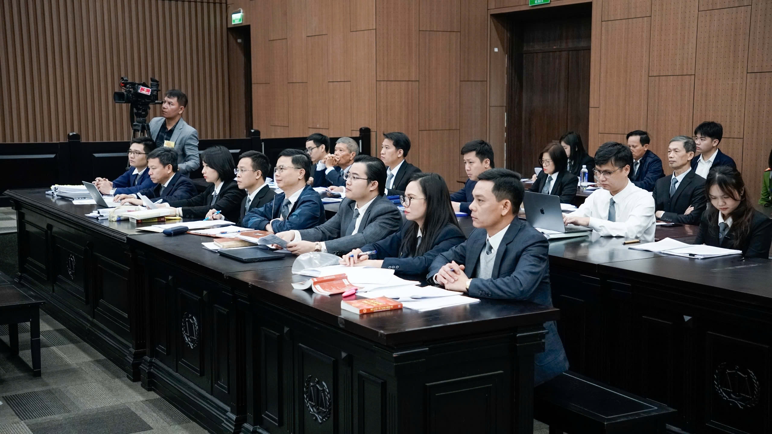Các luật sư tham gia tố tụng trong vụ án chuyến bay giải cứu giai đoạn 2.
