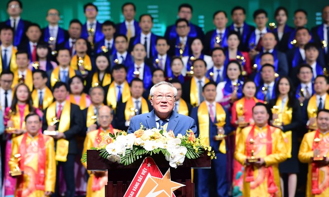 Phó Thủ tướng thường trực Nguyễn Hòa Bình cho biết doanh nhân, doanh nghiệp chính là chủ thể làm cho đất nước thịnh vượng, giàu mạnh.