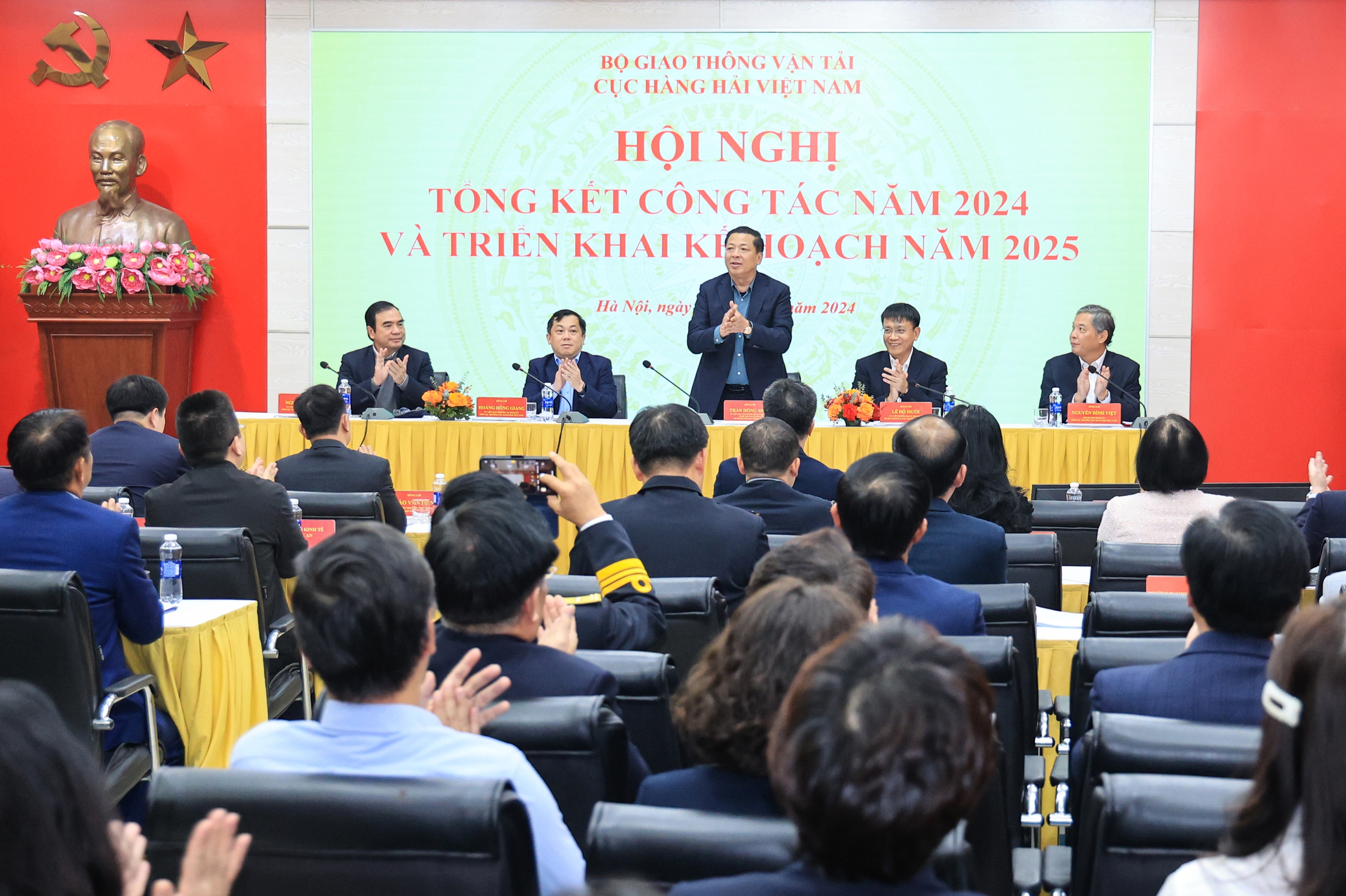 Bộ trưởng Trần Hồng Minh chủ trì hội nghị tổng kết công tác năm 2025 và triển khai kế hoạch năm 2025 của Cục Hàng Hải Việt Nam. Ảnh: Tạ Hải/Báo Giao thông