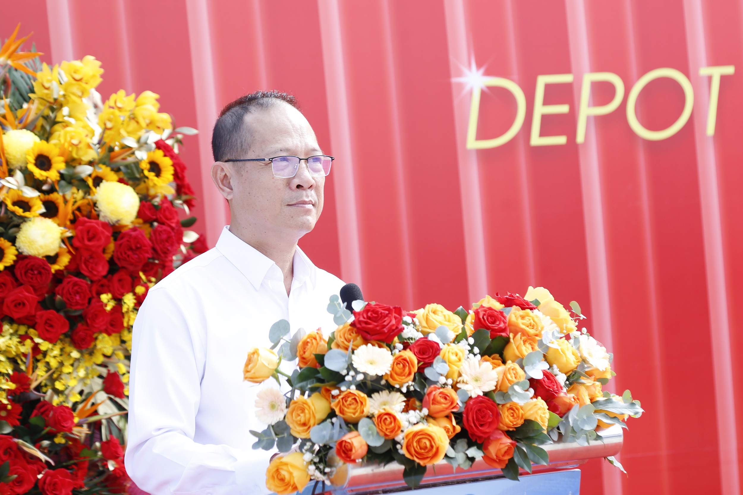 Ông Nguyễn Quốc Bình, Giám đốc kinh doanh Hãng tàu SITC phát biểu. Ảnh Công Hoan.