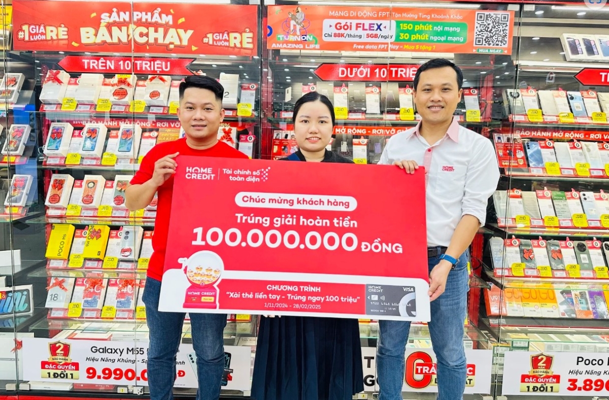 Kh&aacute;ch h&agrave;ng tr&uacute;ng giải thưởng đặc biệt 100 triệu đồng khi tham gia chương tr&igrave;nh 