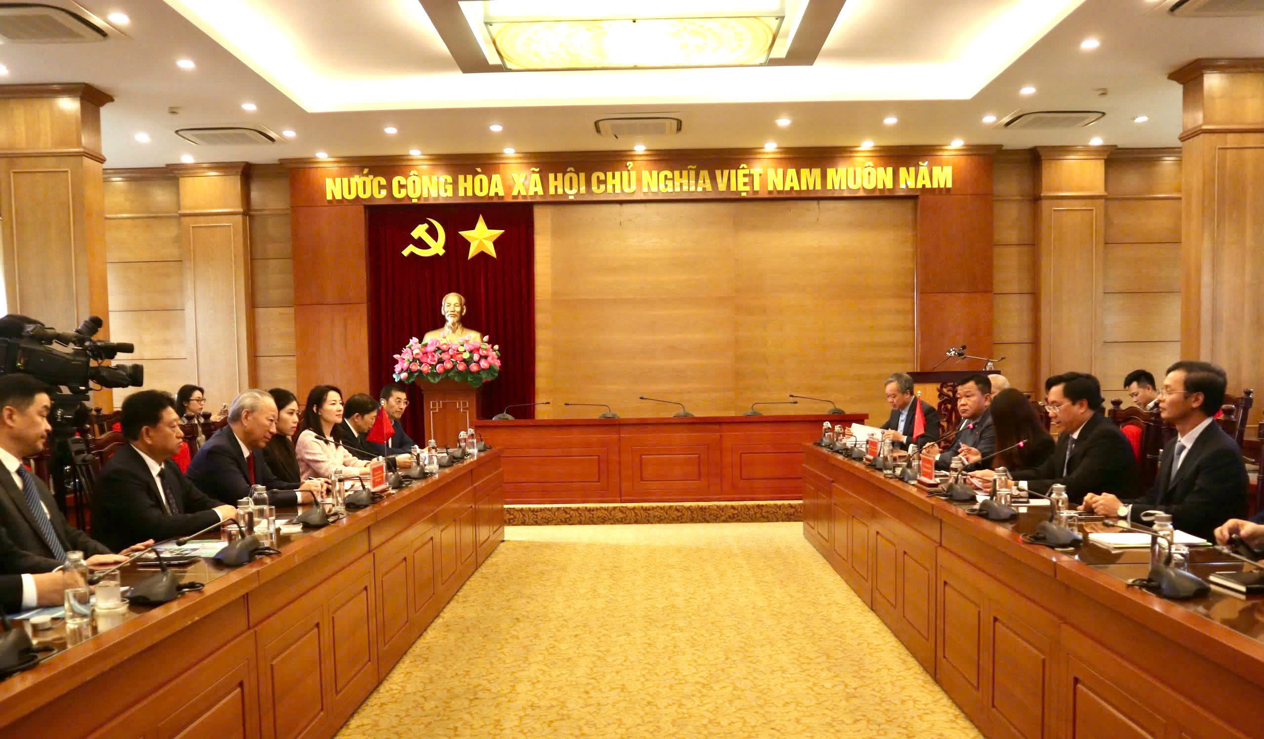 Đo&agrave;n doanh nghiệp Tập đo&agrave;n X&acirc;y dựng Th&aacute;i B&igrave;nh Dương v&agrave; c&aacute;c doanh nghiệp Trung Quốc t&igrave;m hiểu đầu tư tại Vĩnh Ph&uacute;c.