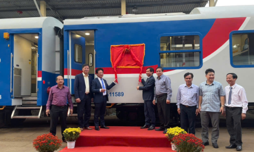 Ngành đường sắt Việt Nam có thêm 11 toa xe chất lượng cao