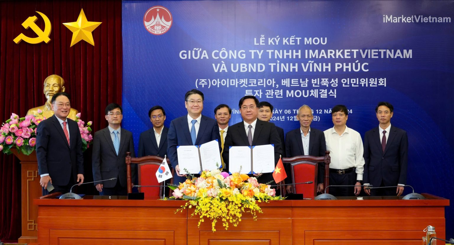 UBND tỉnh Vĩnh Ph&uacute;c v&agrave; C&ocirc;ng ty TNHH iMarket Việt Nam k&yacute; Bản ghi nhớ về nghi&ecirc;n cứu, khảo s&aacute;t, t&igrave;m hiểu đầu tư dự &aacute;n hạ tầng KCN v&agrave; s&acirc;n Golf tại Vĩnh Ph&uacute;c.