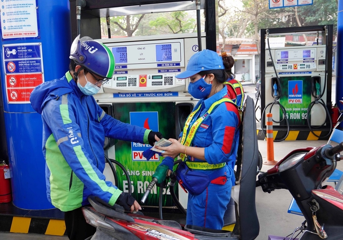 Giá các mặt hàng xăng được điều chỉnh giảm từ chiều 26/12/2024.