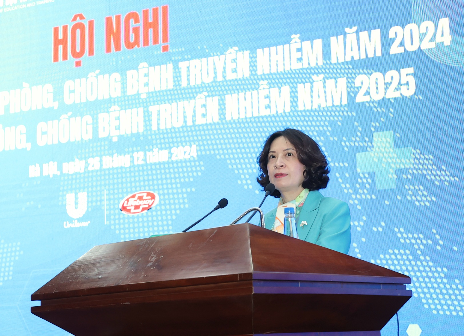 Thứ trưởng Bộ Y tế Nguyễn Thị Liên Hương kêu gọi toàn dân nâng cao ý thức phòng bệnh. Ảnh: Trần Minh.