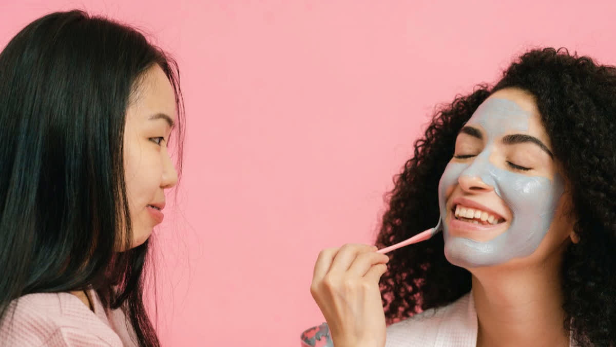 Khác với thế hệ trước chỉ thường tập trung vào chăm sóc da cơ bản, Gen Z ngày nay bị ám ảnh với việc chống lão hóa.