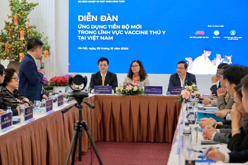 Quang cảnh Diễn Đàn