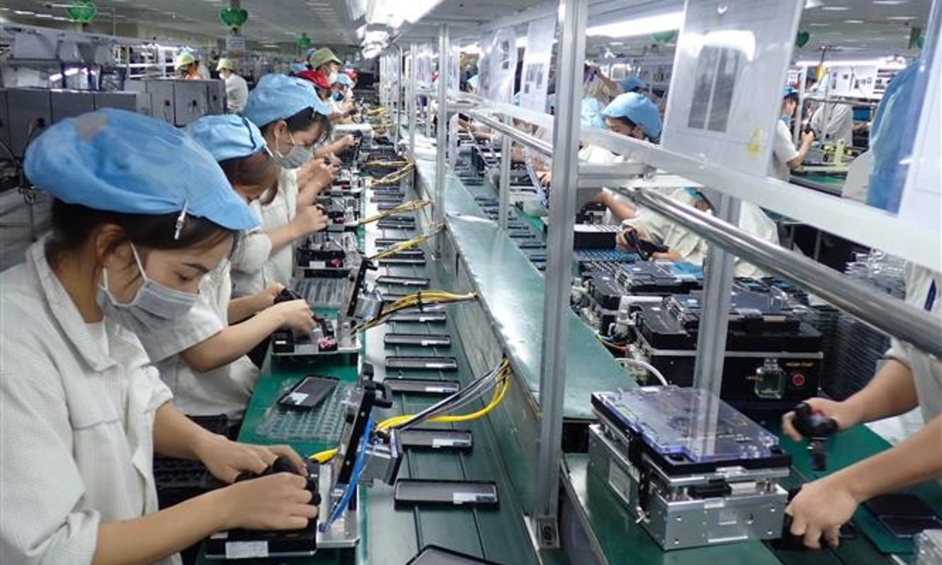 Nhóm máy móc, thiết bị, điện thoại di động... là những mặt hàng chủ lực Việt Nam xuất sang Singapore.