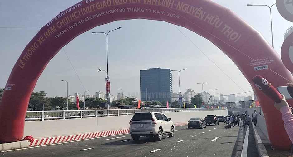 Nhánh hầm HC1 nút giao Nguyễn Văn Linh - Nguyễn Hữu Thọ (Quận 7) sau khi được thông xe - Nguồn: Website Thành ủy TP.HCM.