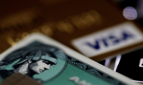 Người Mỹ vỡ nợ thẻ tín dụng nhiều nhất 14 năm