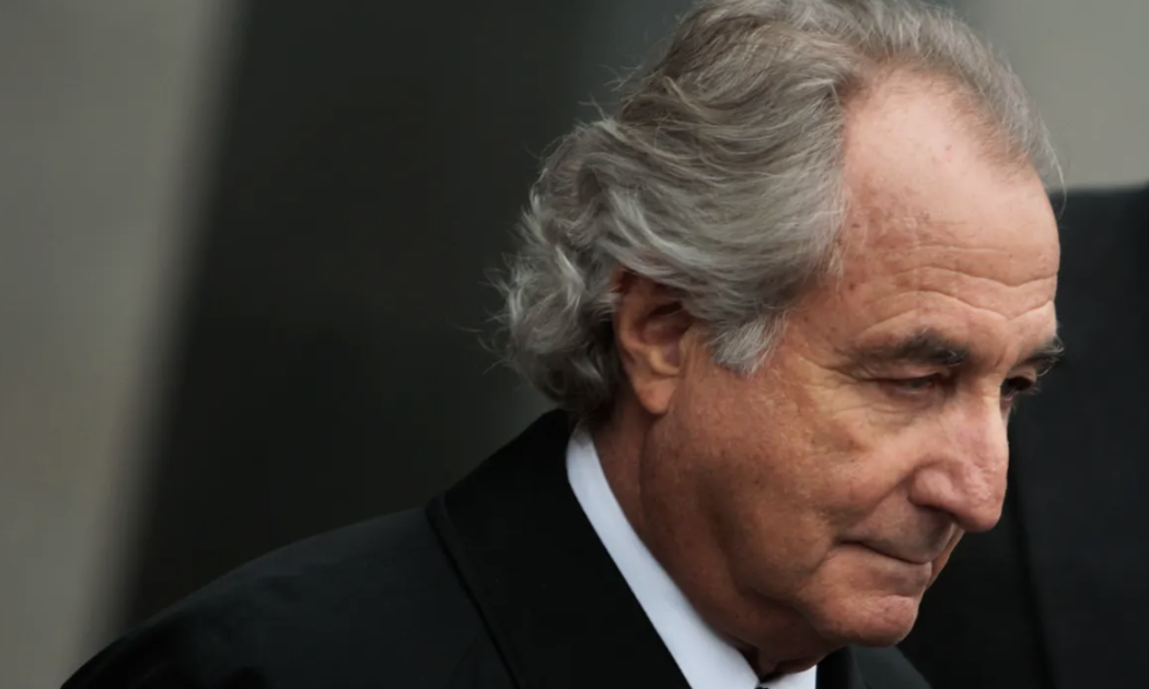 Bernie Madoff ra tòa vào năm 2009 - Ảnh: Getty.
