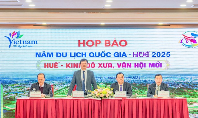 Đại diện lãnh đạo tỉnh Thừa Thiên Huế và Bộ Văn hóa Thể thao & Du lịch đồng chủ trì họp báo.