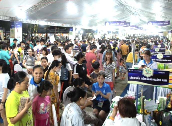 Sản phẩm OCOP Quảng Nam tham gia Hội chợ năm 2024.