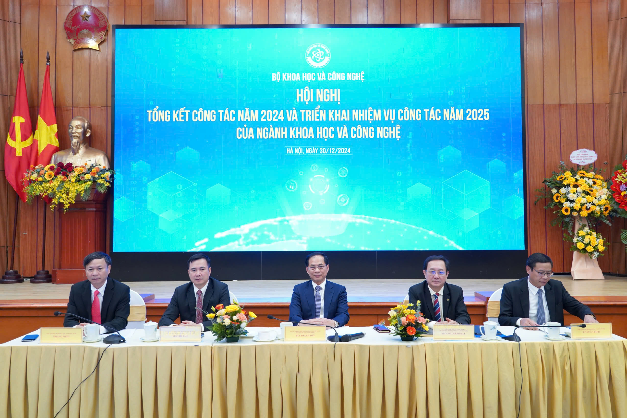 Phó Thủ tướng Bùi Thanh Sơn dự hội nghị tổng kết Bộ Khoa học và Công nghệ.