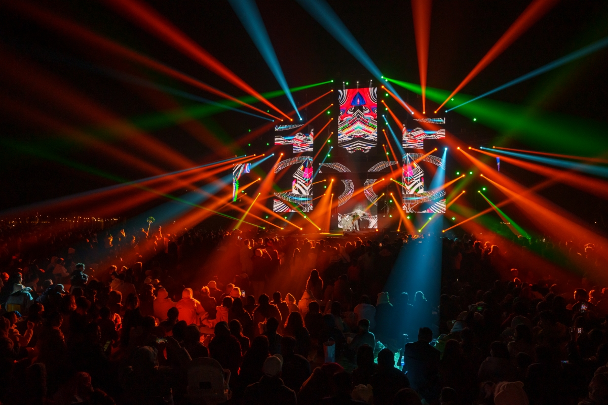 S&acirc;n khấu ho&agrave;nh tr&aacute;ng của sự kiện.