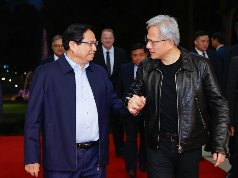 Thủ tướng Ch&iacute;nh phủ Phạm Minh Ch&iacute;nh tiếp &ocirc;ng Jensen Huang, Chủ tịch, Tổng Gi&aacute;m đốc Tập đo&agrave;n NVIDIA (Hoa Kỳ) - tập đo&agrave;n sản xuất chip đắt gi&aacute; nhất thế giới với gi&aacute; trị thị trường gần 1.200 tỷ USD, chiều 10/12/2024. Ảnh: VGP