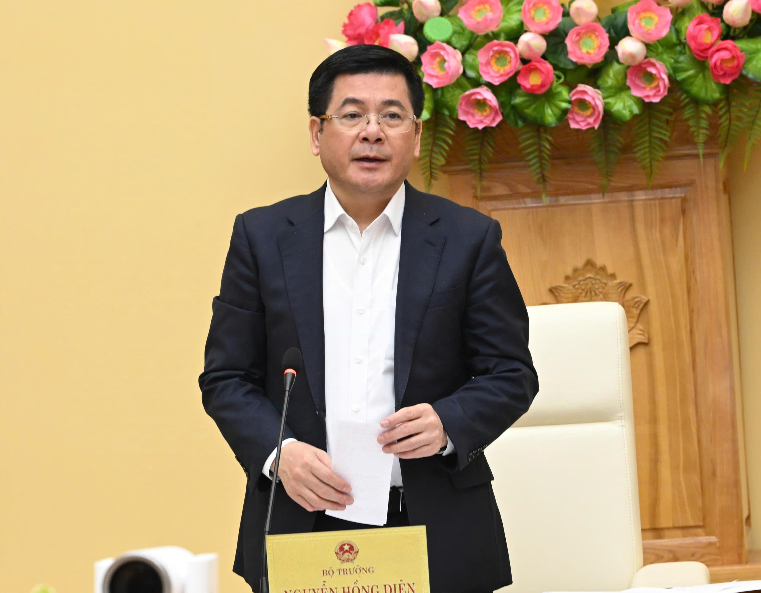 Bộ trưởng Nguyễn Hồng Diên: 