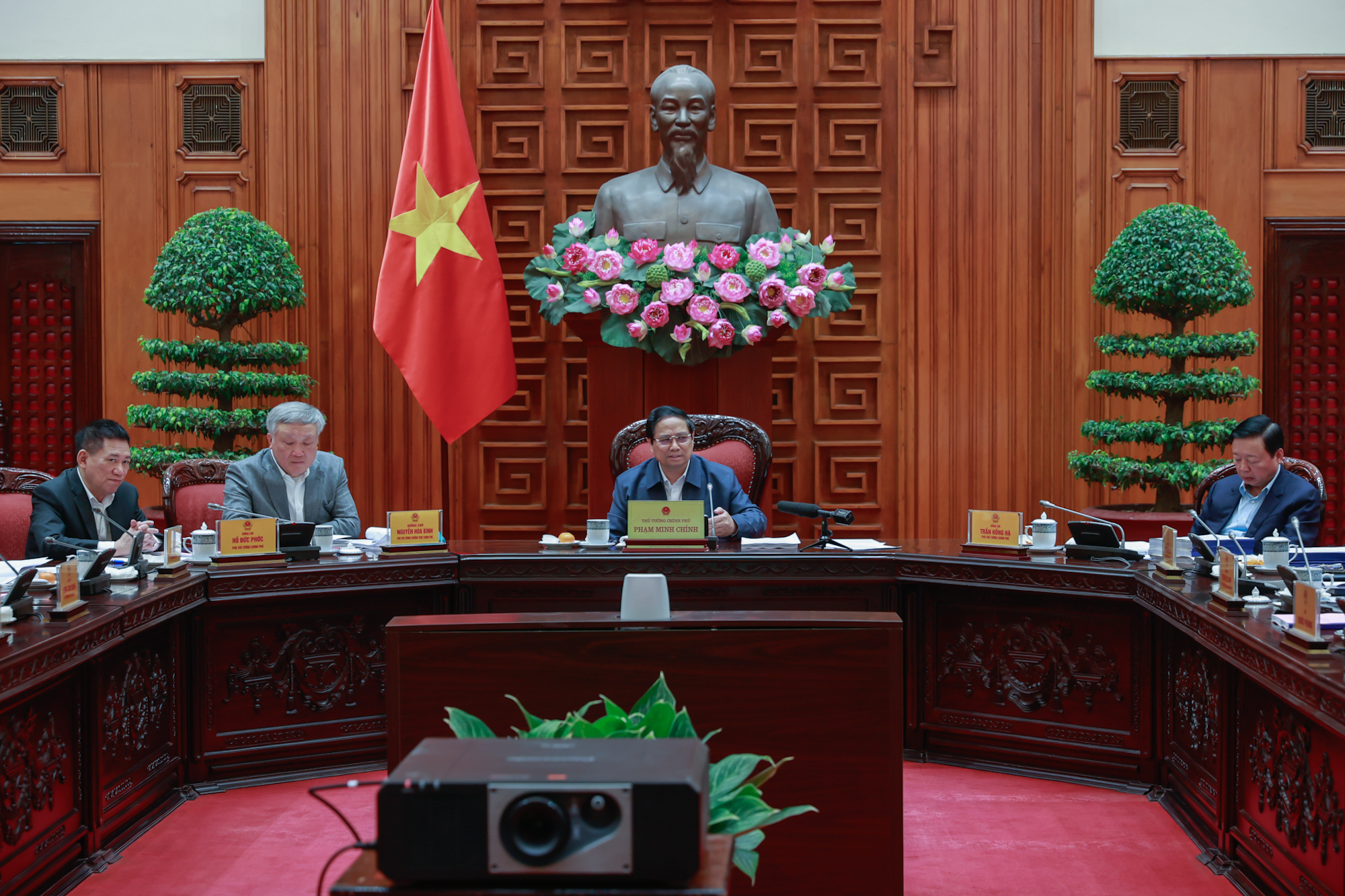 Phi&ecirc;n họp thứ bảy về 