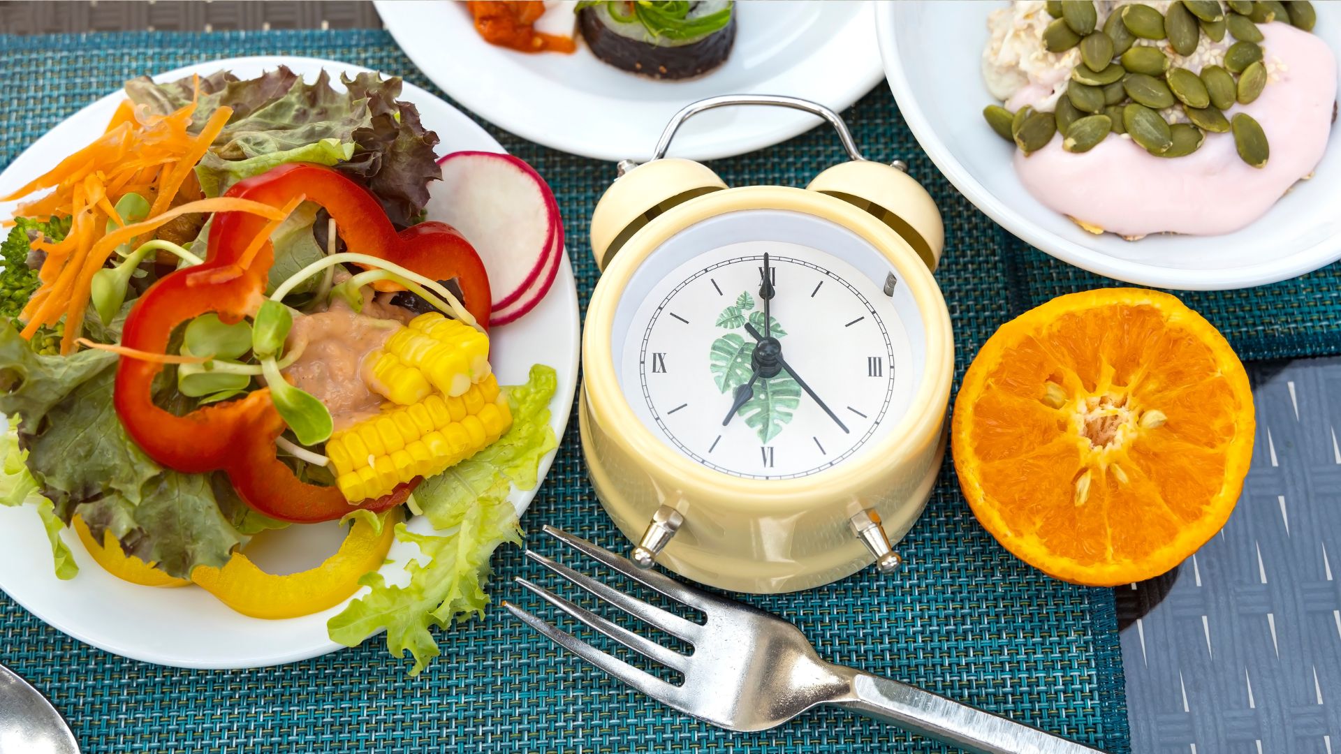 Nhịn ăn gián đoạn là một phương pháp ăn uống mà trong đó bạn sẽ có những khoảng thời gian không ăn và ăn trong ngày.