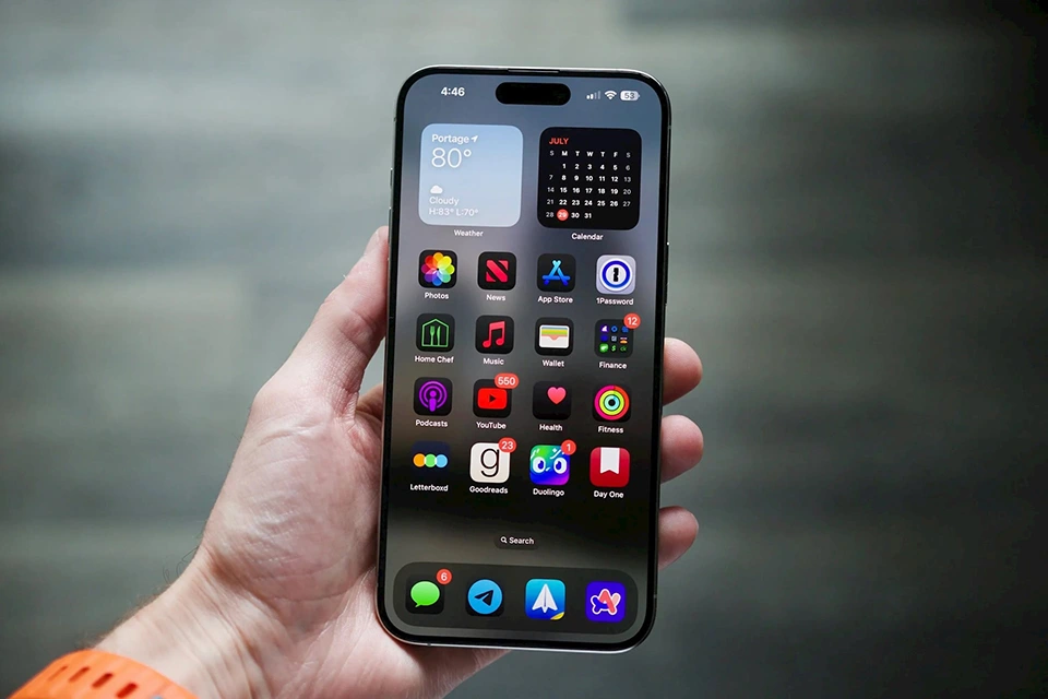 PhoneArena đưa tin có khả năng Apple sẽ hợp tác sử dụng công nghệ cảm biến hình ảnh của Samsung bắt đầu từ dòng iPhone 18 dự kiến ra mắt vào năm 2026. 