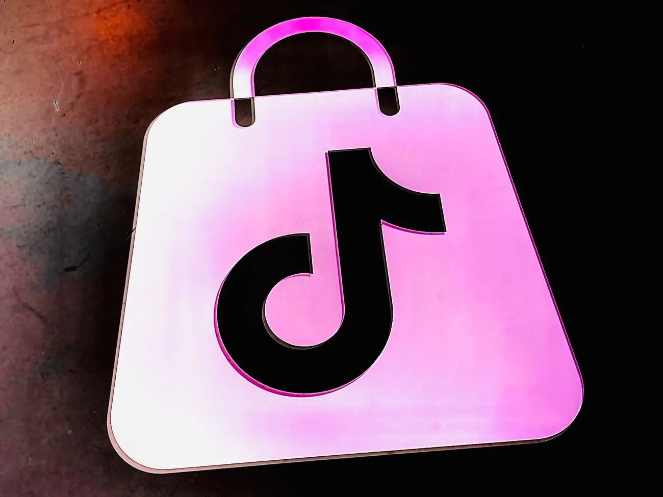 TikTok đã nhanh chóng xây dựng một đội ngũ lớn tại Mỹ để quản lý chất lượng thị trường, hỗ trợ các nhà bán hàng gia nhập nền tảng