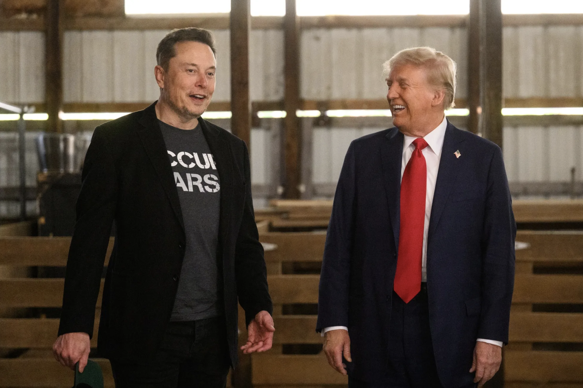 Tổng thống đắc cử Donald Trump và tỷ phú Elon Musk - Ảnh: Reuters