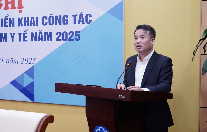Tổng Giám đốc Nguyễn Thế Mạnh thông tin tại hội nghị. Ảnh: BHXH Việt Nam.