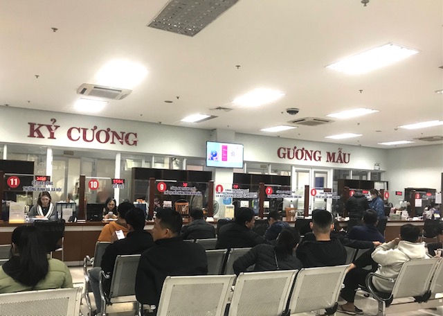 Bộ phận một cửa tại Trung tâm hành chính Đà Nẵng. Ảnh Ngô Anh Văn.