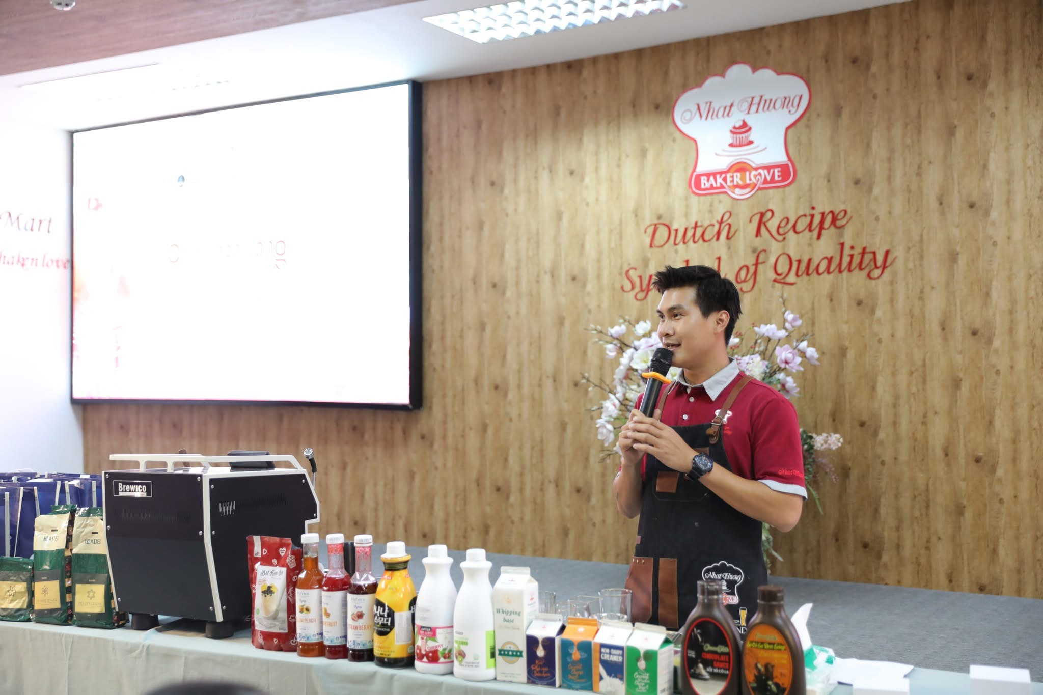 Nhất Hương đồng hành cùng tài năng trẻ, cung cấp nguyên liệu Việt cho sáng tạo bền vững. Ảnh: Nhất Hương
