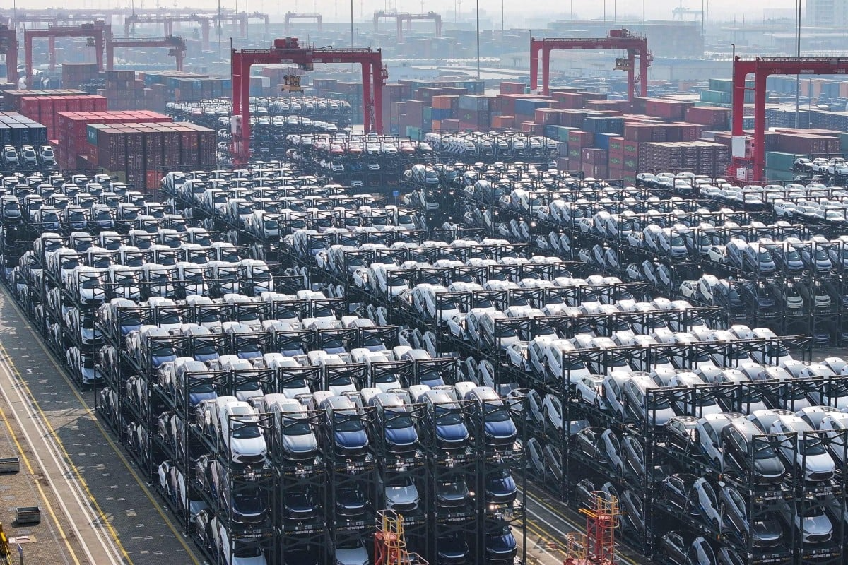 Xe điện của BYD chờ xuất khẩu tại Cảng Taicang ở Tô Châu - Ảnh: SCMP