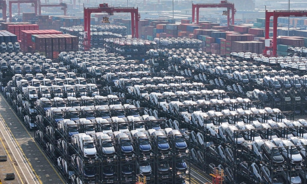 Xe điện của BYD chờ xuất khẩu tại Cảng Taicang ở Tô Châu - Ảnh: SCMP
