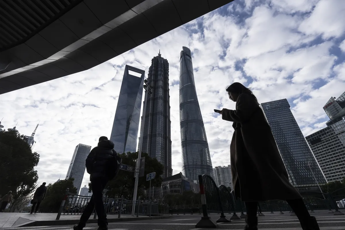 Kế hoạch thúc đẩy tiêu dùng nội địa của Trung Quốc có thể tác động lớn tới thị trường cổ phiếu châu Á - Ảnh: Bloomberg