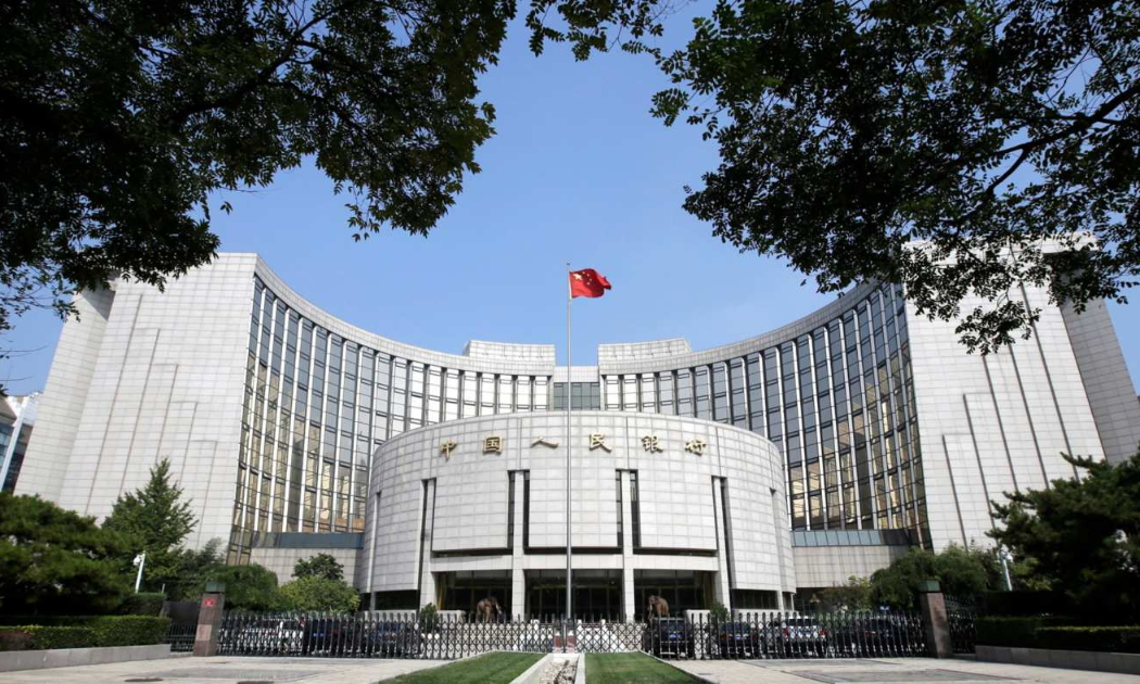 PBOC sẽ “ưu tiên việc điều chỉnh lãi suất” và tránh xa các “công cụ định lượng” để thực hiện mục tiêu thúc đẩy tăng trưởng tín dụng - Ảnh: Reuters
