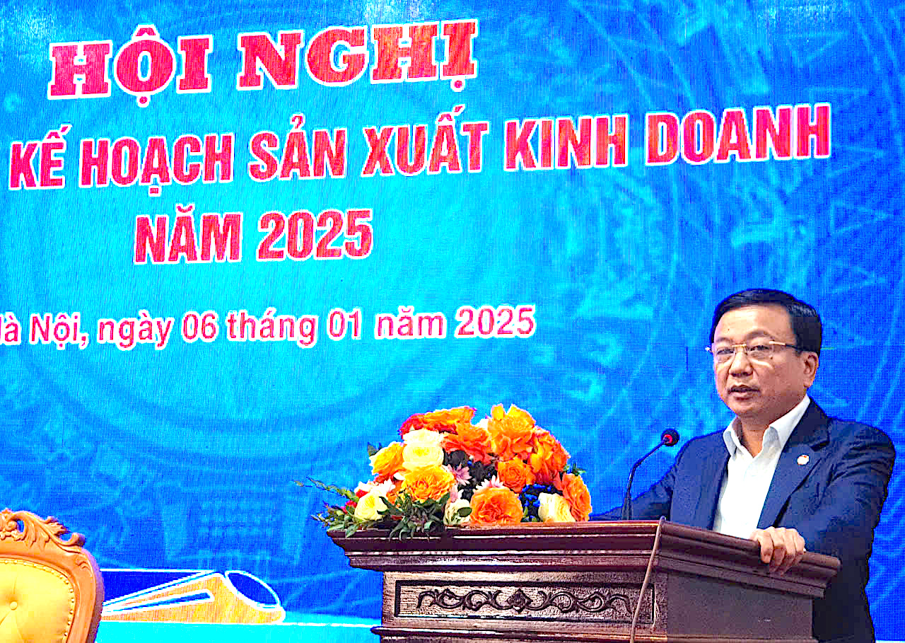 Thứ trưởng Bộ Giao thông vận tải Nguyễn Danh Huy phát biểu tại Hội nghị.